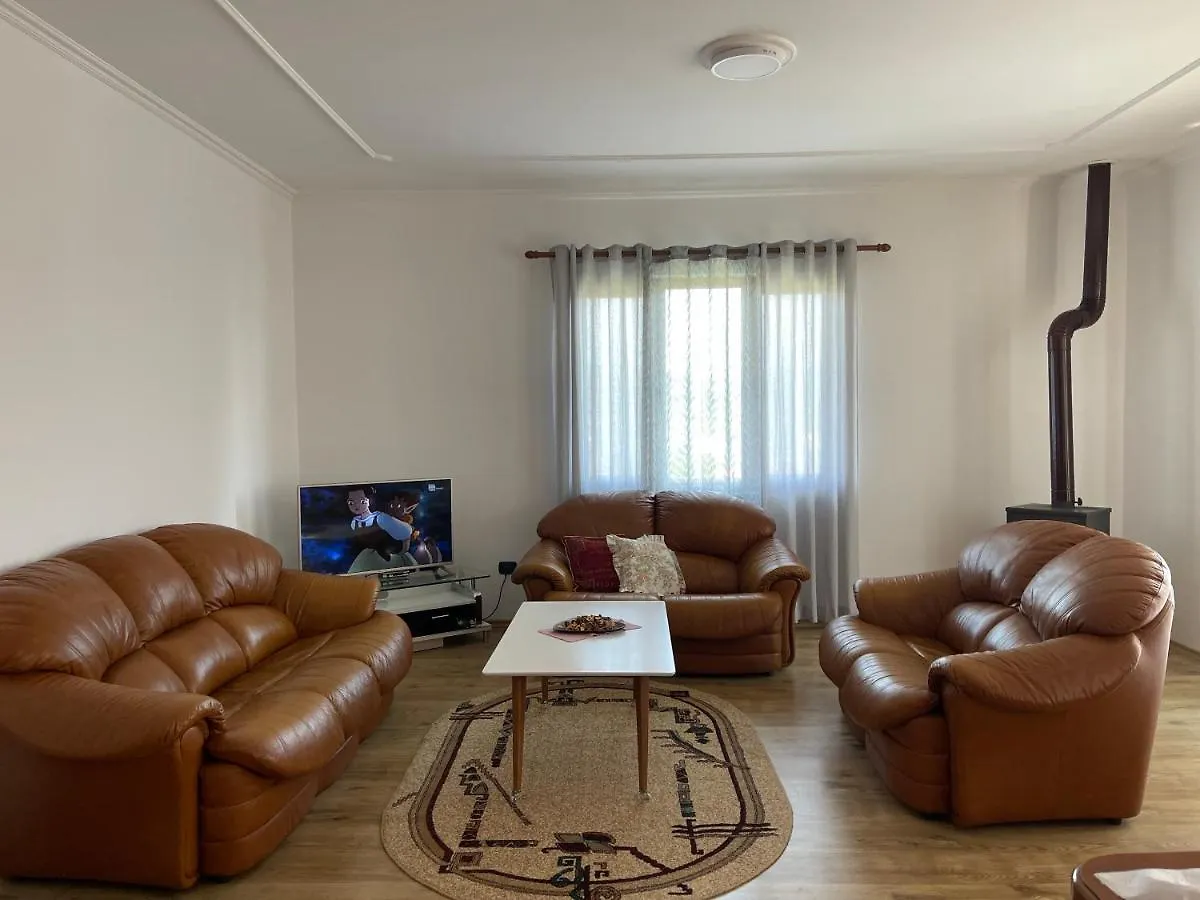Ajla'S Home Vorë